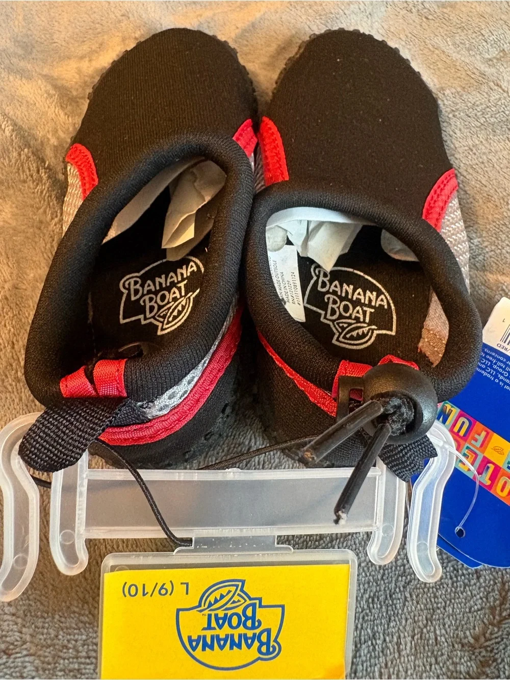 Banana Boat Kids Black and Red Water Shoes Size L (9/10)